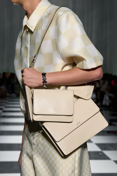 Look 14